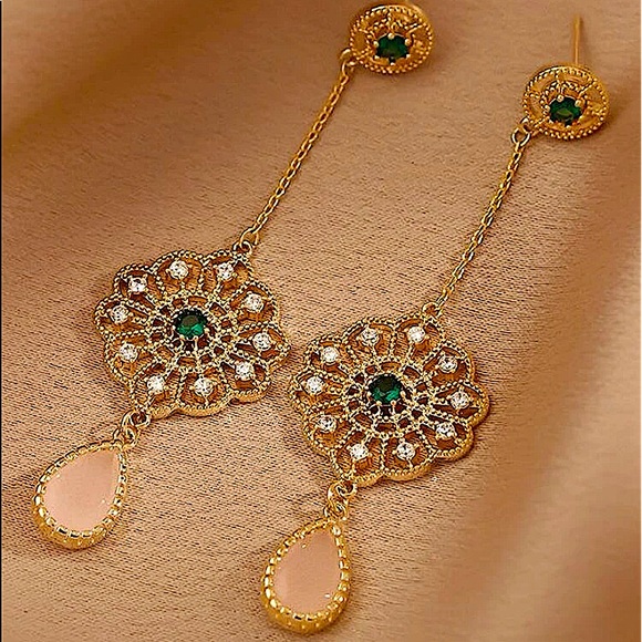 GOLD EMERALD GREEN WATER DROP EARRINGS - Picture 2 of 4